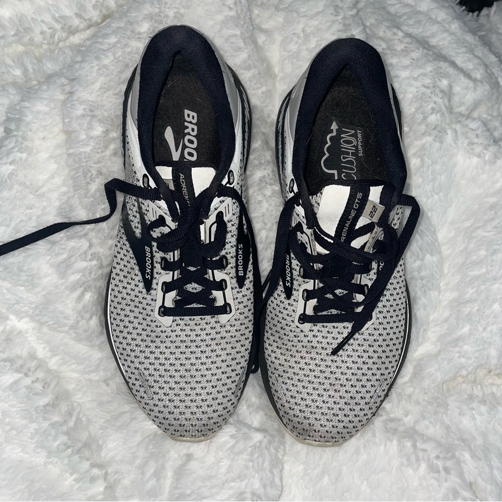 Brooks Adrenaline GTS - Women’s size 7.5